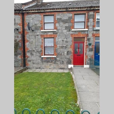 College Square, Terrace House Apartman Bessbrook Kültér fotó