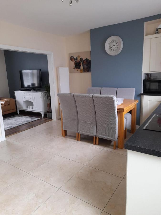 College Square, Terrace House Apartman Bessbrook Kültér fotó