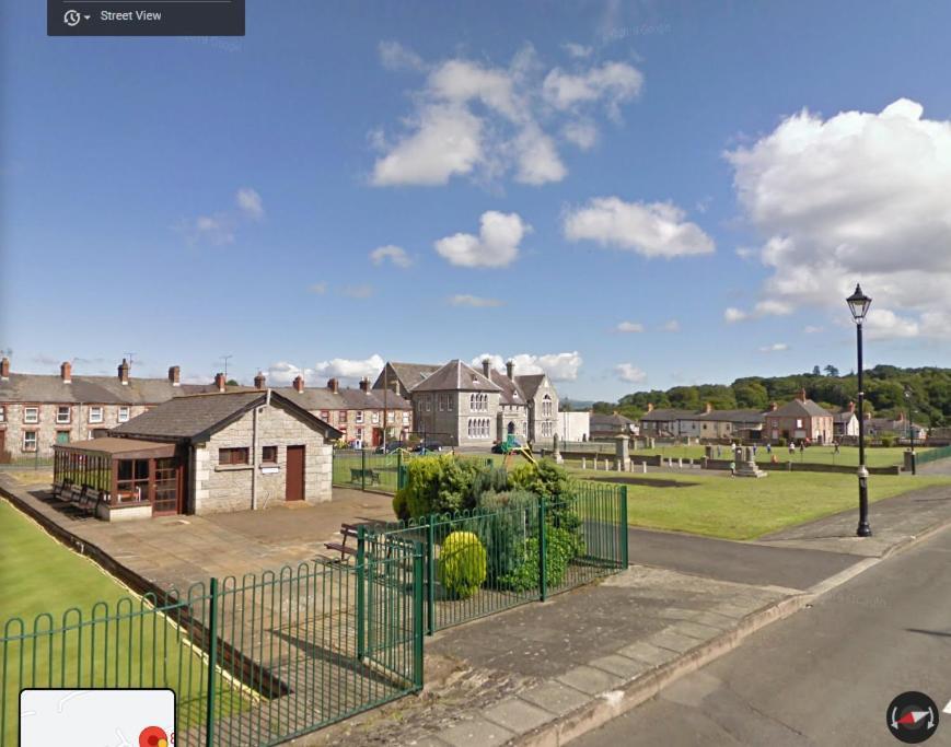 College Square, Terrace House Apartman Bessbrook Kültér fotó